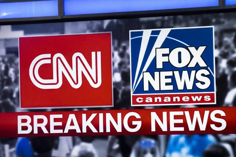 Fox News y CNN buscan a Johnson por la ley de medios que impulsa la 4T.