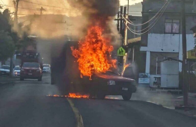 El Cartel Jalisco incendia el norte de Michoacán.